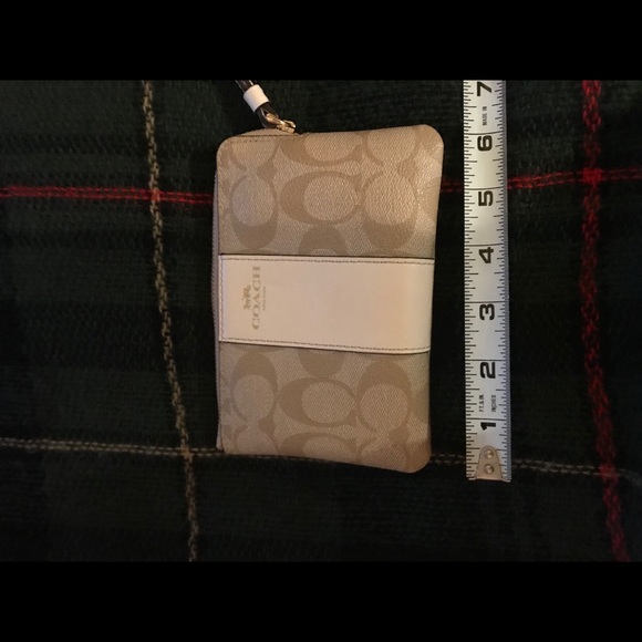 Coach wristlet - Picture 4 of 4